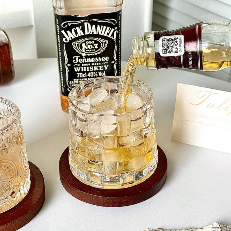 Tasse en verre trapézoïdale rétro avec sous-verre, whisky et tasse froide