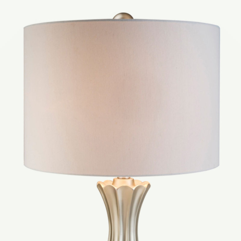 Lampe de table élégante avec abat-jour en lin blanc Barlow