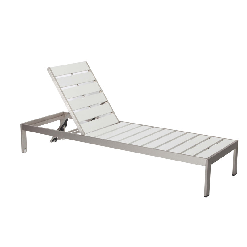 Ensemble de chaises longues inclinables d'extérieur 76 po 8 pièces Aynura - 4 chaises longues en aluminium avec 4 tables d'appoint assorties, 5 positions réglables et roues cachées - Blanc brossé