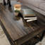 Table basse à plateau relevable avec finition en chêne, rangement dissimulé et structure en métal durable pour les espaces de vie modernes