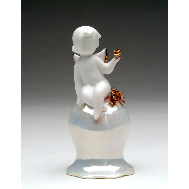 Petit chérubin en porcelaine fine assis sur une cloche - 9,5 cm (3 3/4 po) de hauteur