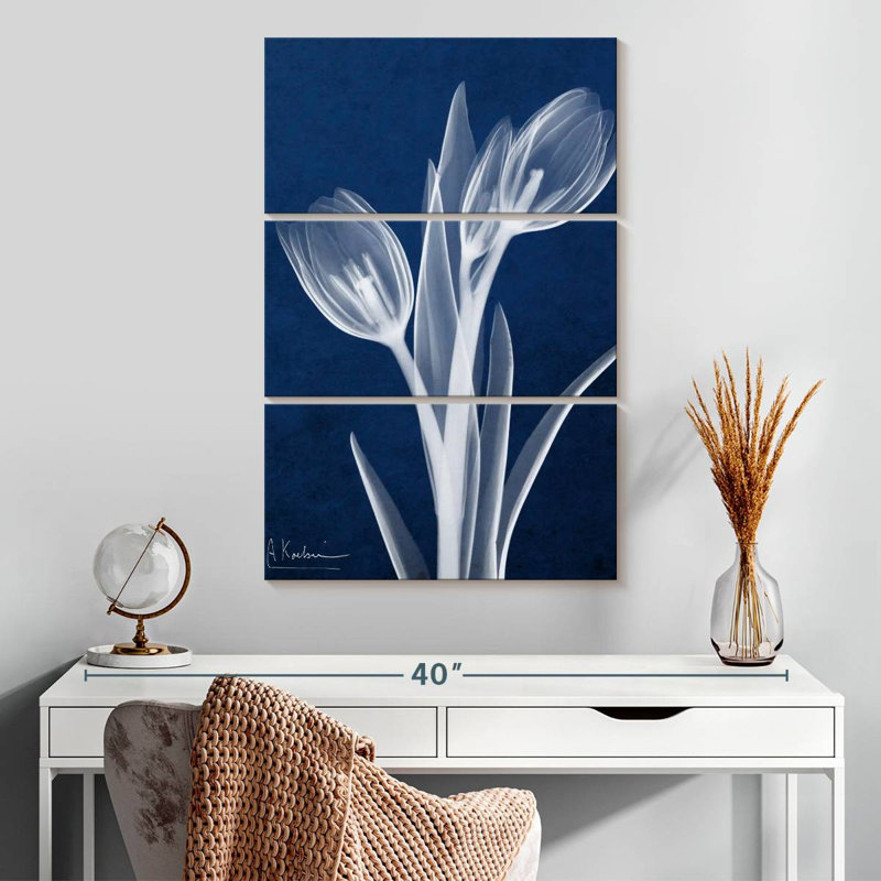 Harnek indigo tulipes I, H 32 po x l 20 po