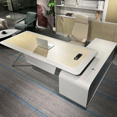 Bureau de direction moderne en L crème blanc crème, table de bossage incurvée de luxe légère avec armoire de rangement et prise de courant intégrée pour une utilisation au bureau
