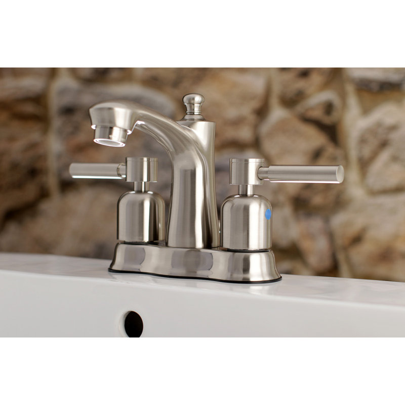 Robinet de salle de bain central à 4 poignées à 3 trous à fixation sur le comptoir avec robinet escamotable en plastique Kingston Brass