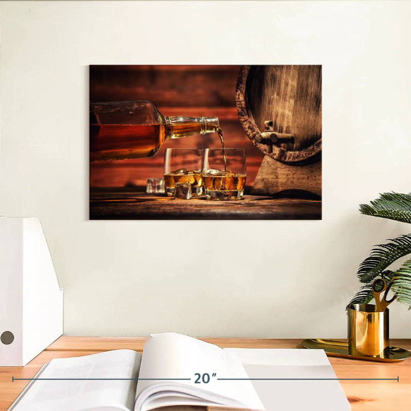 Yarlin whisky sur une table en bois, H 8 po x l 12 po