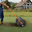 Épandeur de compost, épandeur de tourbe de 61 cm de large avec poignée en T, 3 hauteurs réglables, rouleau à tourbe de jardin en acier thermolaqué, épandeur de semences de gazon robuste pour le semis.-116730077