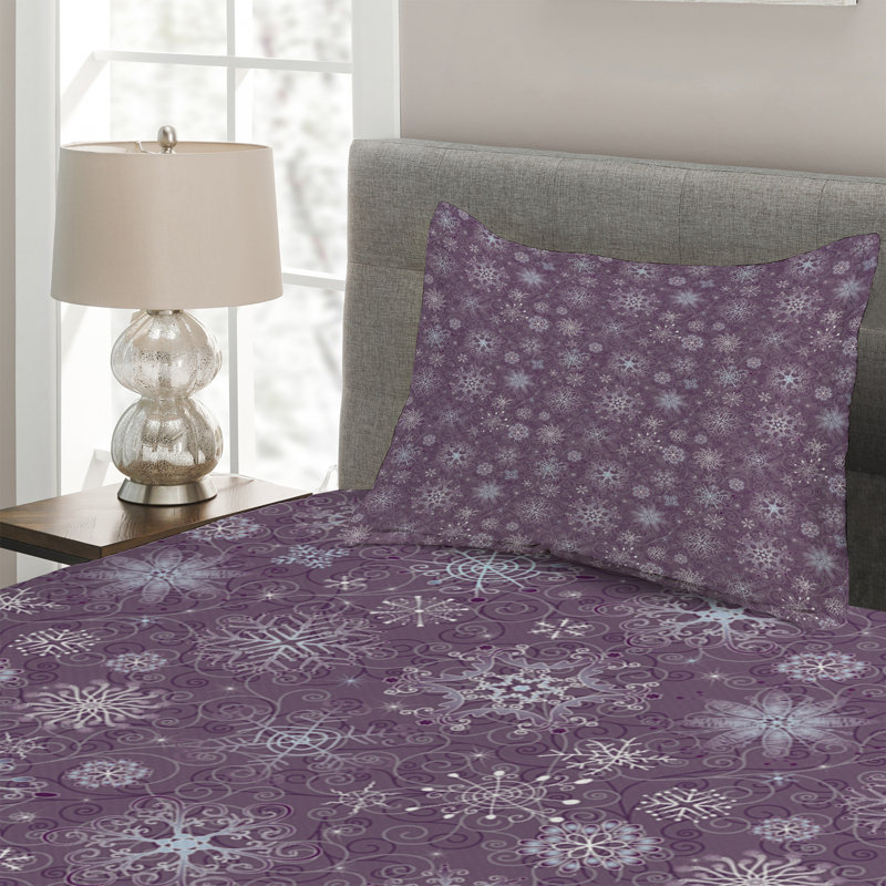Traditional Floral Coverlet, Twin Coverlet + 1 Sham