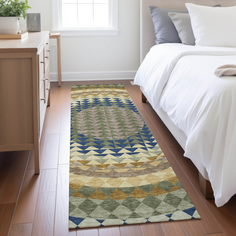 Tapis géométrique intérieur / extérieur lavable à la machine Chantille ACN2685, Olive, Tapis de couloir 2 pi 3 po x 7 pi 6 po