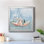 «Bright Fishing Boat II» - Toile encadrée de qualité supérieure - prête à être accrochée
