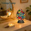 Lampe de table en mosaïque marocaine faite à la main avec abat-jour en verre coloré de style Tiffany et base en bronze, comprenant une ampoule DEL pour le décor du salon et de la chambre à coucher
