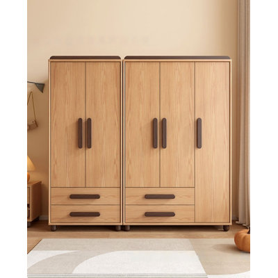 Petite garde-robe moderne et simple