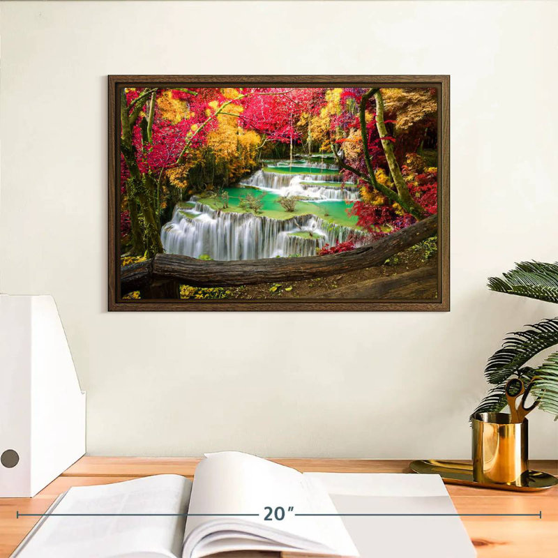 Cascade Huai Mae Khamin, 13 po x 9 po, Cadre flottant noyer
