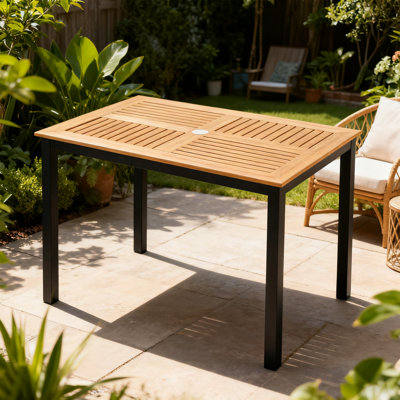 La table de salle à manger d'extérieur rectangulaire en aluminium imperméable avec trou pour parasol (couvercle inclus)
