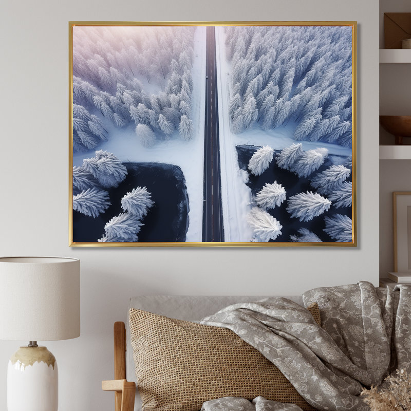 Endless Road Into Winter Forest III - Art mural sur route, Cadre de coin blanc fermé, H 30 po x l 40 po x P 1,5 po