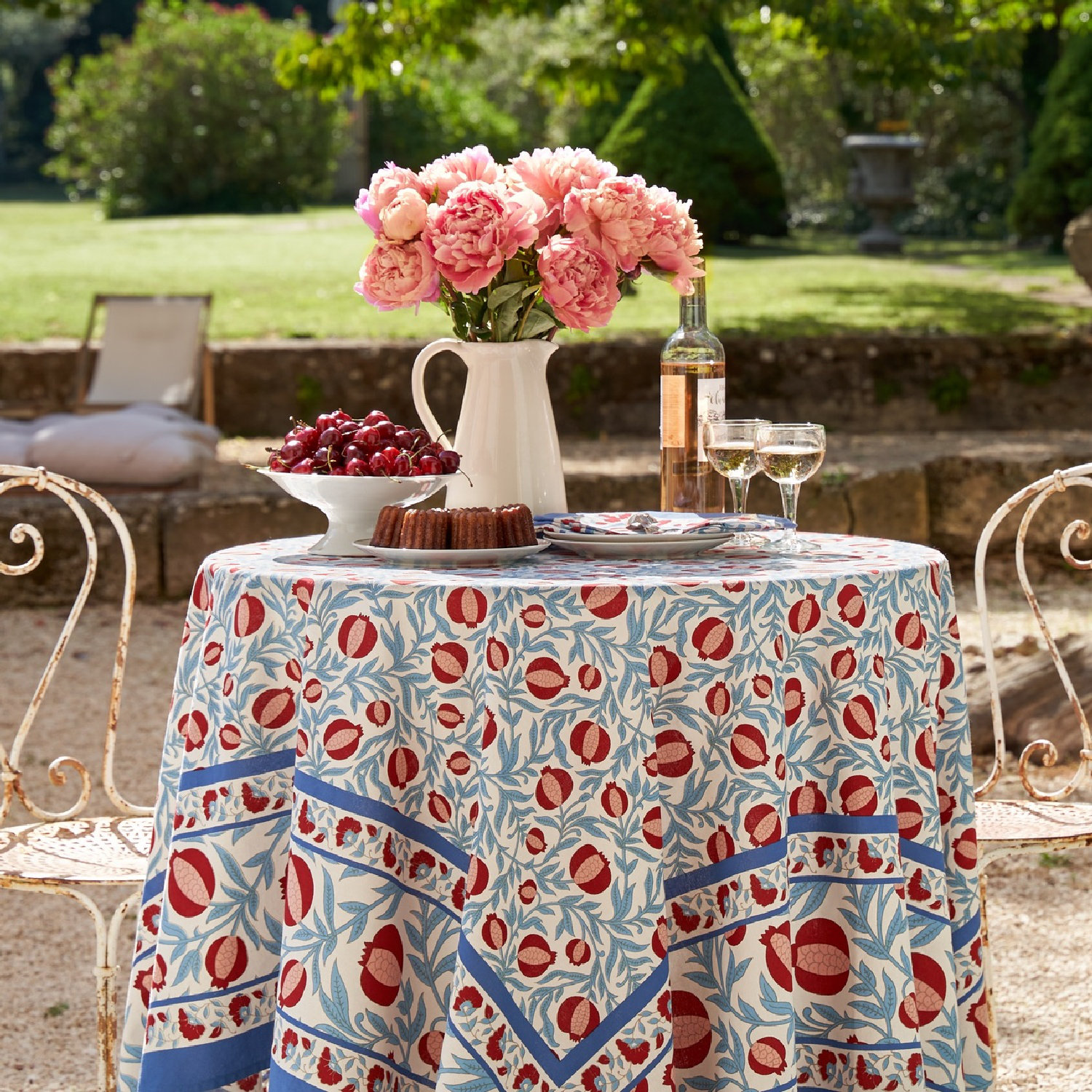 Williston Floral Easter Tablecloth, Red/Blue