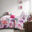 Très grand / très grand lit avec édredon floral rose et avantages pour les coussins décoratifs-127364704