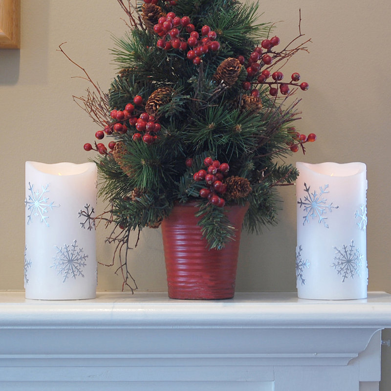 Set of 2 White Snowflake Wax LED Candles