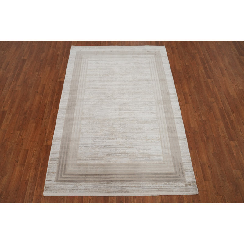 Tapis luxueux texturé beige doux au design moderne
