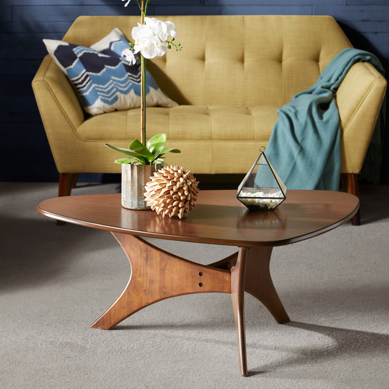 Table basse triangulaire Fresca, Pacanier