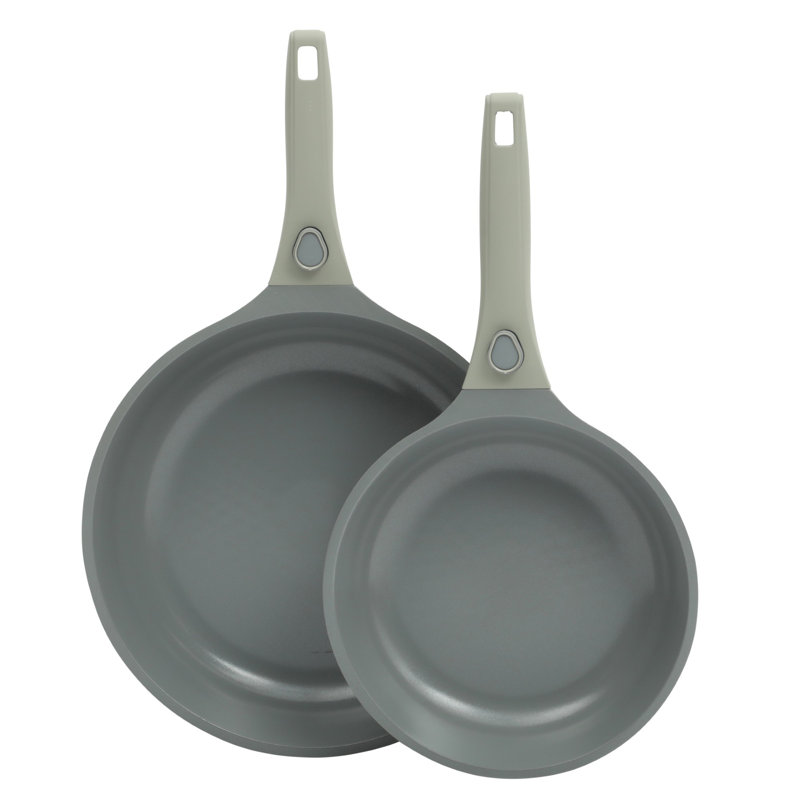 Ensemble de poêles à frire en aluminium coulé avec poignées amovibles 8 et 10 pouces Sur La Table Kitchen Essentias Craft Studio