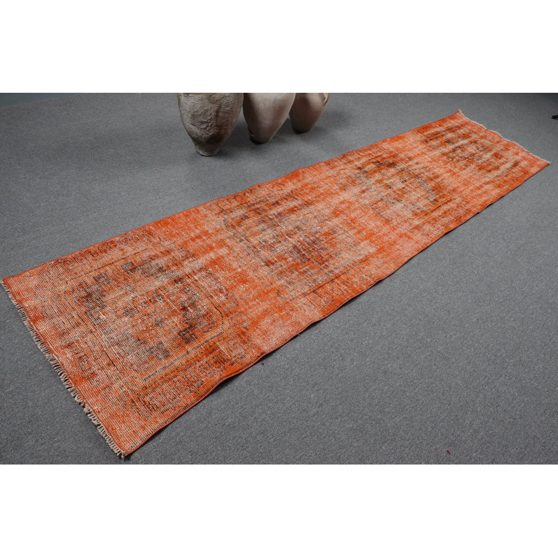 Tapis de couloir turc vintage fait à la main en orange vif pour un couloir de style bohémien et des espaces