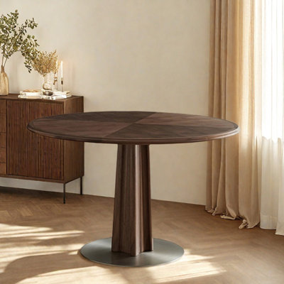Elegant and functional dining table