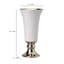  Vase en céramique 10 pouces avec plateau évasé et base piédestal, blanc et or
