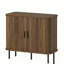 Armoire de rangement Nordic avec portes à lattes et pieds en métal pour une organisation élégante et peu encombrante.