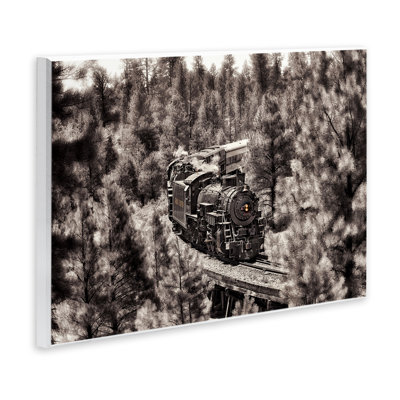 «Train on Curving Path» par David Drost