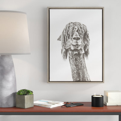 «Brown Alpaca» par Simon Te, impression sur toile encadrée