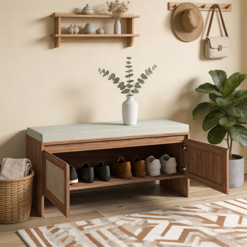 Banc de rangement en rotin synthétique avec coussin, meuble à chaussures moderne de style milieu du siècle à 2 portes – Banc d'entrée avec rangement en faux rotin pour couloir, chambre et buanderie, finition naturelle