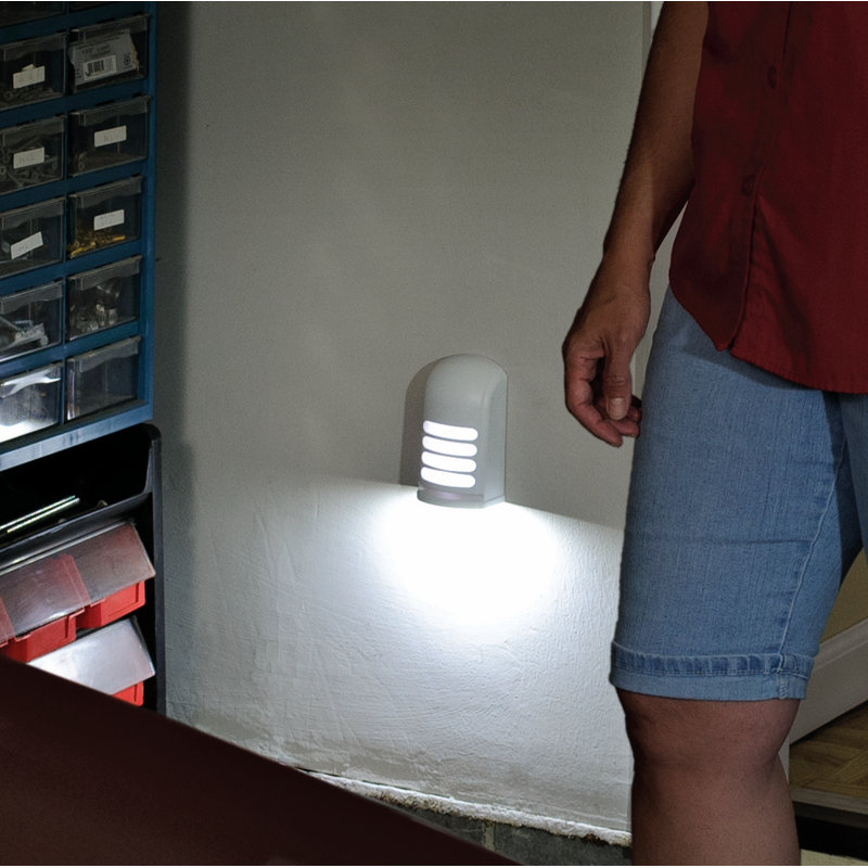 Low Voltage Battery Powered Integrated LED Deck Light, White