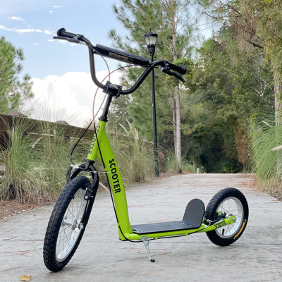Trottinette pour les enfants de 5 ans et plus avec guidon réglable 16 po à l'avant et 12 po à l'arrière, roues gonflables à deux freins