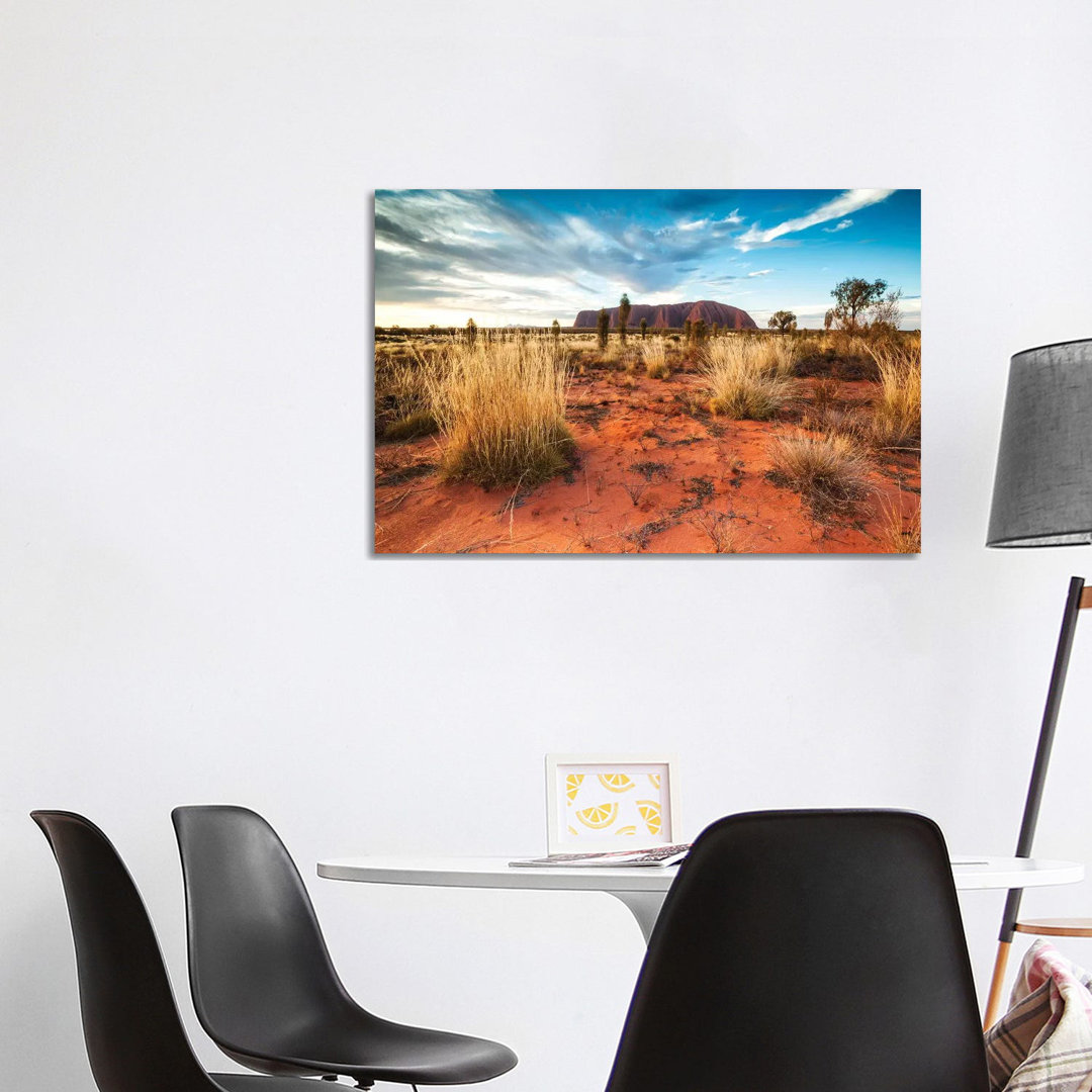 Uluru bei Sonnenuntergang, Australien von Matteo Colombo - Galerie-umwickelte Leinwand Giclée auf Leinwand