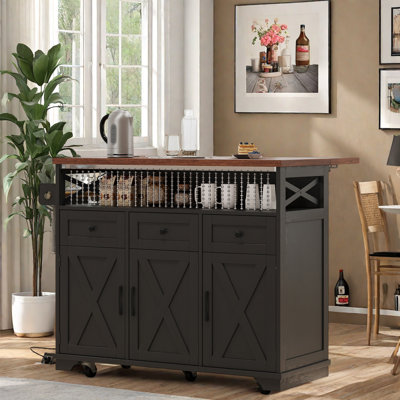 Îlot de cuisine à roulettes Farmhouse avec rideau de perles, prise électrique, abattant, 3 portes, 3 tiroirs et tablette interne