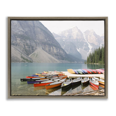 "Cliffside Canoe Dock", art mural encadré par Justine Milton