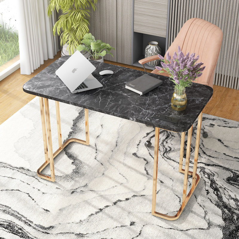 Bureau Anya avec prises intégrées, Noir