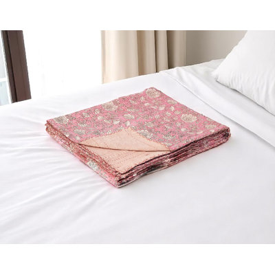 Jeté 50 po x 70 po en coton à motif floral rose et rosé Kantha