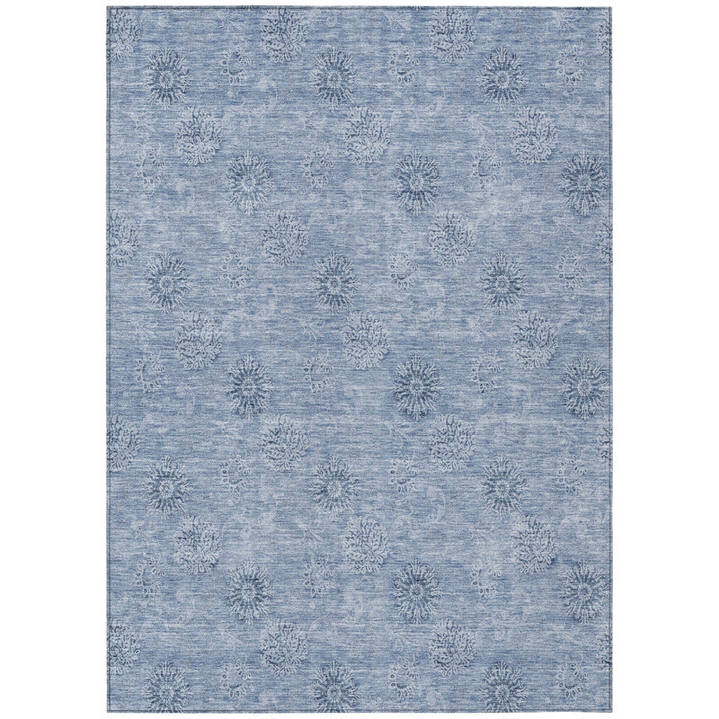 Tapis intérieur / extérieur lavable floral bleu ciel et bleu 5 pi x 8 pi HomeRoots