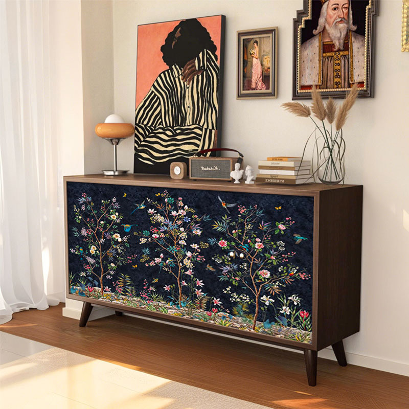 Buffet simple en pin avec beaucoup de rangement