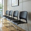 Ensemble de 4 chaises empilables Anu, en polypropylène noir sculpté, base en chrome