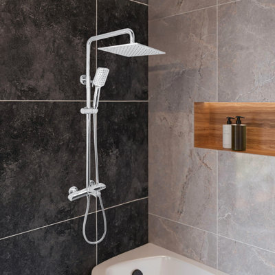 Système de tuyau de douche thermostatique exposé à trois fonctions Zen avec pomme de douche à pluie carrée de 10 po x 10 po x 1/5 po et douchette à main et douchette à 3 fonctions.