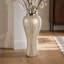 Grand vase en verre Silhouette avec rebord en métal pour décoration de table - Vase de fleurs moderne pour console ou salon - Ivoire et or-1405283034