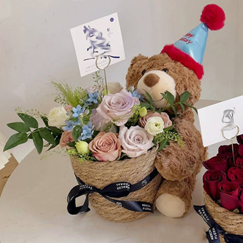 14 "H Simulation de panier de fleurs, fleur de rose artificielle faite à la main avec un joli panier d'ours d'anniversaire pour un décor de bureau à domicile, cadeau de Saint-Valentin (coloré)