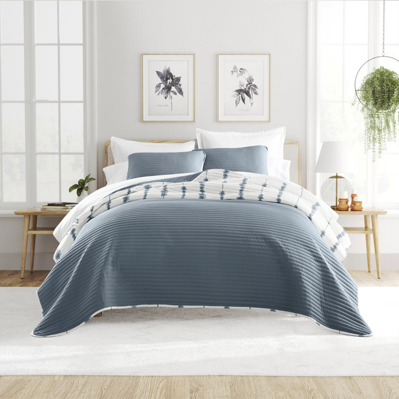 King Navy Blue Reversible Microfiber Quilt Set with Shams