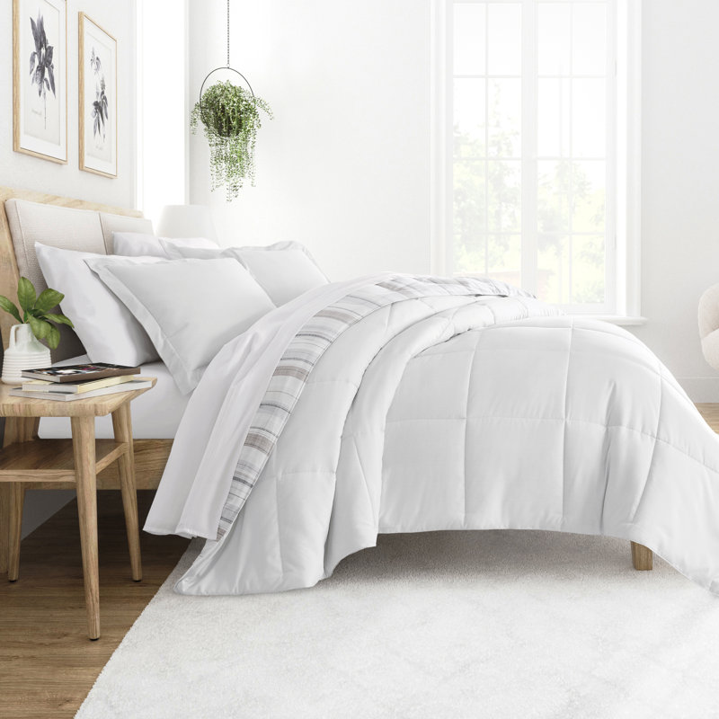 Twin White Down Alternative Reversible Microfiber Comforter Set