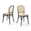 Élégantes chaises de salle à manger avec sièges rembourrés confortables et cadres en bois robustes, parfaites pour les cuisines modernes et traditionnelles.