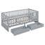 Lit de jour simple gris avec garde-corps de clôture et 2 tiroirs. Fonction peu encombrante, option divisée. Fabrication. Facile à installer. 78,7 po x l 40,2 po x H 34,5 po. Matelas non inclus. Capacité de poids de 300 lb-768173690-768173684