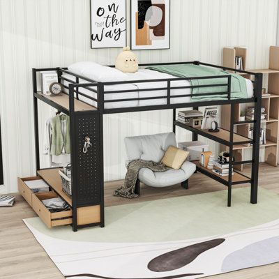Lit mezzanine en métal avec tablettes intégrées et panneau perforé personnalisable