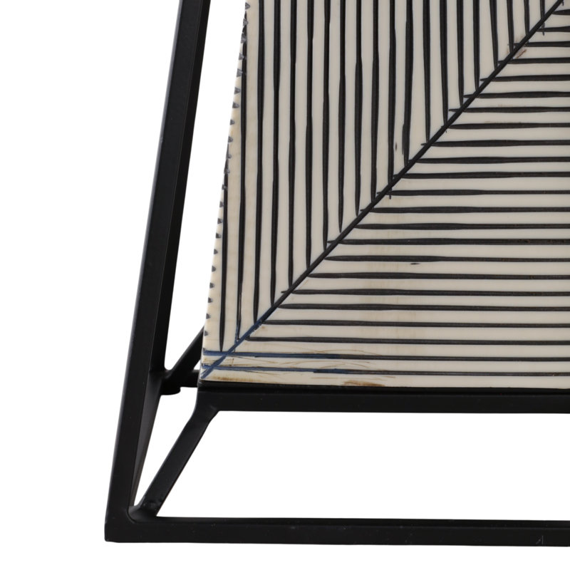 2 pièces grandes pyramides noires et blanches 26/21 po Schrum